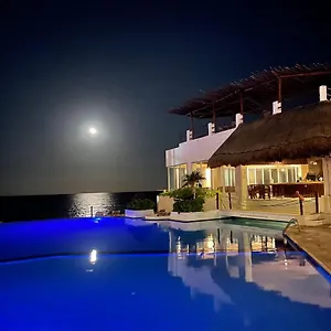 https://beach-and-ocean-front-apartments.quintano-roohotels.com